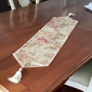 Small table runner